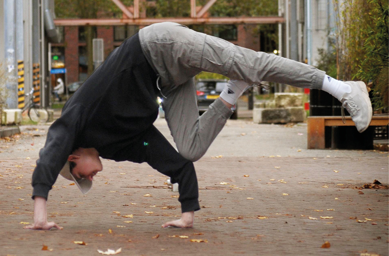 Laagdrempelig    leren breakdancen